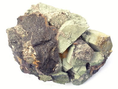 Néphélite ou Néphéline avec le grenat  Schorlomite M1602