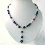 Collier  en  perles de lapis lazuli, de quartz facettée et perles de Biwa