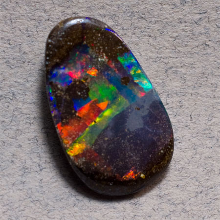 Opale boulder brillante et multicolore 5582