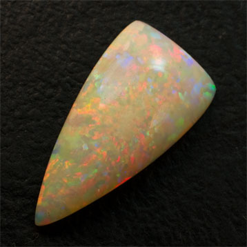 Opale laiteuse troïdia allongée 3.79 ct  rouge et verte - coquillage